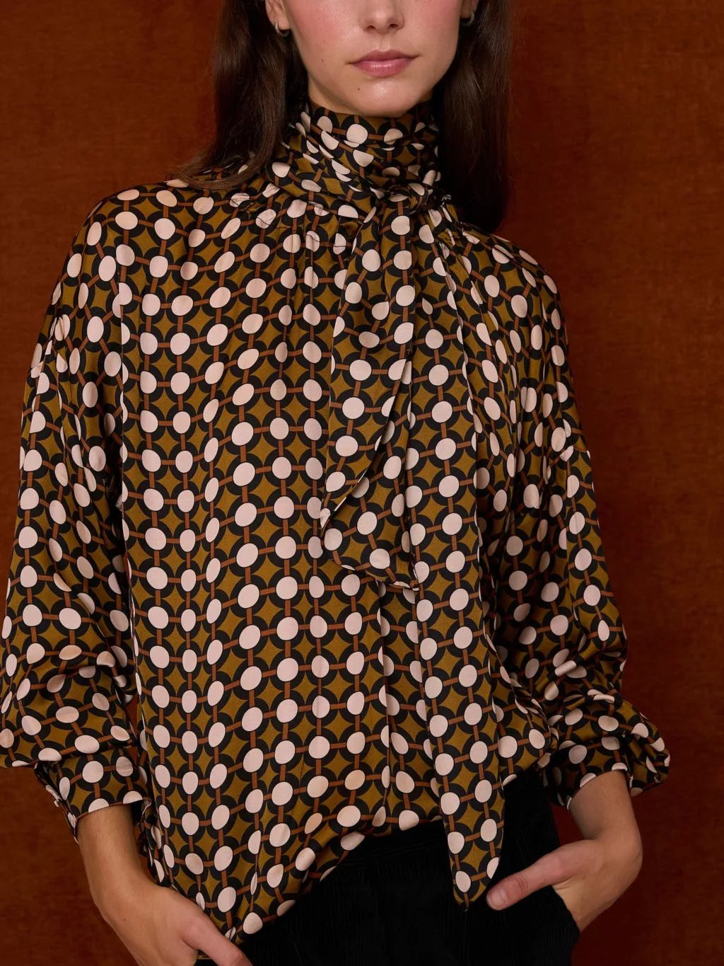 Blusa de lunares color tabaco