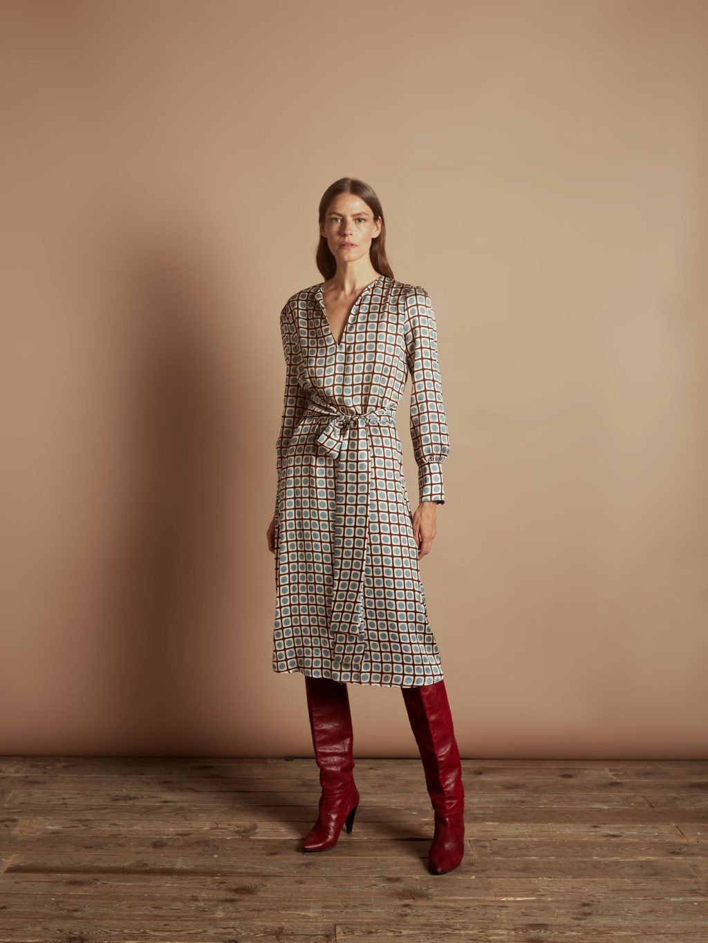 Vestido midi de lunares azules