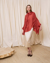 Cargar imagen en el visor de la galería, Blusa con capa teja
