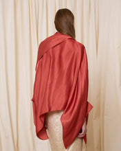 Cargar imagen en el visor de la galería, Blusa con capa teja
