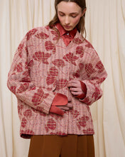 Cargar imagen en el visor de la galería, Cazadora rosa de flores
