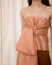 Cargar imagen en el visor de la galería, Top rosa con lazo
