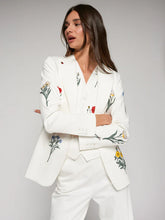 Cargar imagen en el visor de la galería, CHAQUETA BLANCA FLORES BORDADAS
