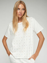 Cargar imagen en el visor de la galería, CAMISETA BLANCA STRASS
