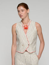 Cargar imagen en el visor de la galería, CHALECO RAYAS RIBETE ROJO
