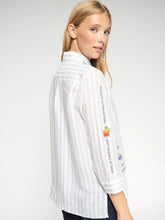 Cargar imagen en el visor de la galería, CAMISA RAYAS BEIGE BORADADO BONJOUR
