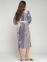 Cargar imagen en el visor de la galería, VESTIDO CAMISERO RAYAS PECES MULTICOLOR
