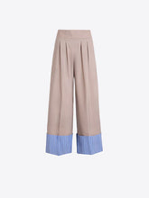 Cargar imagen en el visor de la galería, PANTALÓN BEIGE VUELTA RAYAS AZULES

