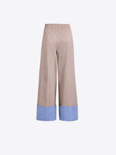 Cargar imagen en el visor de la galería, PANTALÓN BEIGE VUELTA RAYAS AZULES
