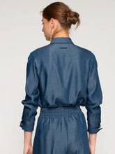 Cargar imagen en el visor de la galería, CAMISA DENIM BOLSILLO BORDADO
