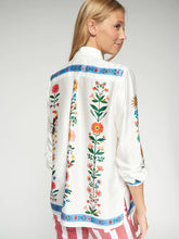 Cargar imagen en el visor de la galería, CAMISA BLANCA FLORES VERTICALES
