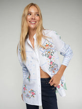 Cargar imagen en el visor de la galería, CAMISA BLANCA BORDADA AZUL, VERDE Y ROSA
