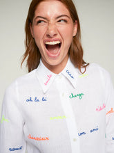Cargar imagen en el visor de la galería, CAMISA BLANCA PALABRAS BORDADAS
