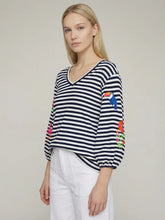 Cargar imagen en el visor de la galería, CAMISETA MARINERO BORDADOS TROPICALES

