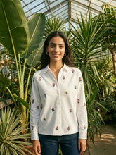 Cargar imagen en el visor de la galería, CAMISA BLANCA BORDADOS FLORALES
