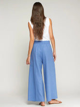 Cargar imagen en el visor de la galería, PANTALÓN PINZAS AZUL CLARO ESPIGA
