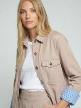 Cargar imagen en el visor de la galería, CHAQUETA BEIGE BOTONES DE COLORES
