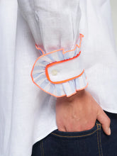 Cargar imagen en el visor de la galería, CAMISA BLANCA PUÑOS VOLANTE
