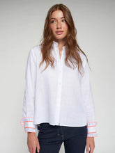 Cargar imagen en el visor de la galería, CAMISA BLANCA PUÑOS VOLANTE
