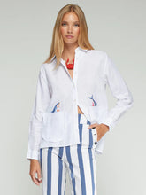 Cargar imagen en el visor de la galería, CAMISA BLANCA BORDADO PECES

