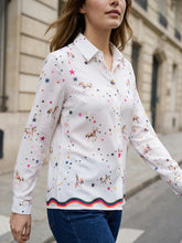 Cargar imagen en el visor de la galería, CAMISA BLANCA ESTAMPADO CABALLOS Y ESTRELLAS
