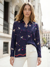 Cargar imagen en el visor de la galería, CAMISA AZUL MARINO ESTAMPADO CABALLOS Y ESTRELLAS
