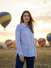 Cargar imagen en el visor de la galería, CAMISA AZUL RAYAS PALABRAS BORDADAS
