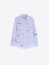 Cargar imagen en el visor de la galería, CAMISA AZUL RAYAS PALABRAS BORDADAS
