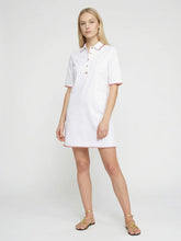 Cargar imagen en el visor de la galería, VESTIDO BLANCO RIBETE ROJO
