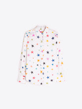 Cargar imagen en el visor de la galería, CAMISA BLANCA ESTAMPADO ESTRELLAS MULTICOLOR
