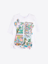 Cargar imagen en el visor de la galería, CAMISETA ESTAMPADO VACACIONES LAZO LATERAL
