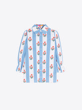 Cargar imagen en el visor de la galería, CAMISA DE RAYAS AZULES CON FLORES INDIAS
