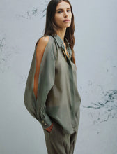 Cargar imagen en el visor de la galería, Camisa de muselina de algodón y seda - VERDE
