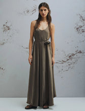 Cargar imagen en el visor de la galería, Vestido de sarga arrugada - MARRON
