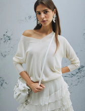 Cargar imagen en el visor de la galería, Jersey con cuello de pico - BLANCO LANA
