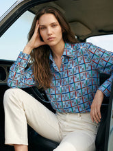 Cargar imagen en el visor de la galería, CAMISA ESTAMPADO GEOMÉTRICO AZUL
