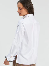 Cargar imagen en el visor de la galería, CAMISA BLANCA BORDADOS HOTEL VILAGALLO

