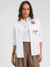 Cargar imagen en el visor de la galería, CAMISA BLANCA ESPIGA BORDADOS GATOS
