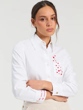 Cargar imagen en el visor de la galería, CAMISA ESPIGA BLANCA BORDADO CORAZON
