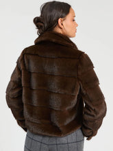 Cargar imagen en el visor de la galería, CHAQUETA PELO MARRON EFECTO VAQUERA
