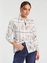 Cargar imagen en el visor de la galería, CAMISA ENTRE ESTRELLAS Y GUITARRAS
