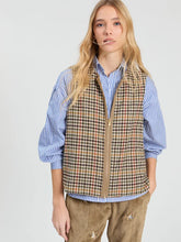 Cargar imagen en el visor de la galería, CHALECO PANA REVERSIBLE CAMEL Y CUADROS
