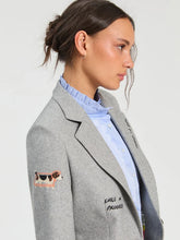 Cargar imagen en el visor de la galería, CHAQUETA GRIS ESPIGA BORDADO GARABATOS

