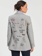 Cargar imagen en el visor de la galería, CHAQUETA GRIS ESPIGA BORDADO GARABATOS
