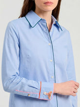 Cargar imagen en el visor de la galería, CAMISA AZUL VIVOS EN CONTRASTE
