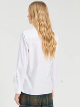 Cargar imagen en el visor de la galería, CAMISA BLANCA LAZOS EN LOS PUÑOS
