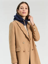 Cargar imagen en el visor de la galería, ABRIGO LANA CAMEL ONDULINA
