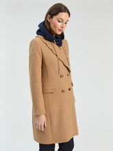 Cargar imagen en el visor de la galería, ABRIGO LANA CAMEL ONDULINA
