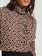 Cargar imagen en el visor de la galería, CAMISA IKAT MARIQUITAS VOLANTES
