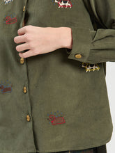 Cargar imagen en el visor de la galería, CAMISA VERDE PANA FINA
